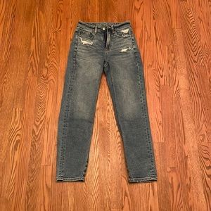 American Eagle Straight Mom Jeans